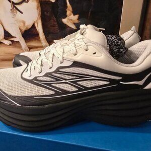 HOKA One One Bondi 8 Caged Stealth Tech Pack Frost Black 1155391-FLCK Mens 13 US